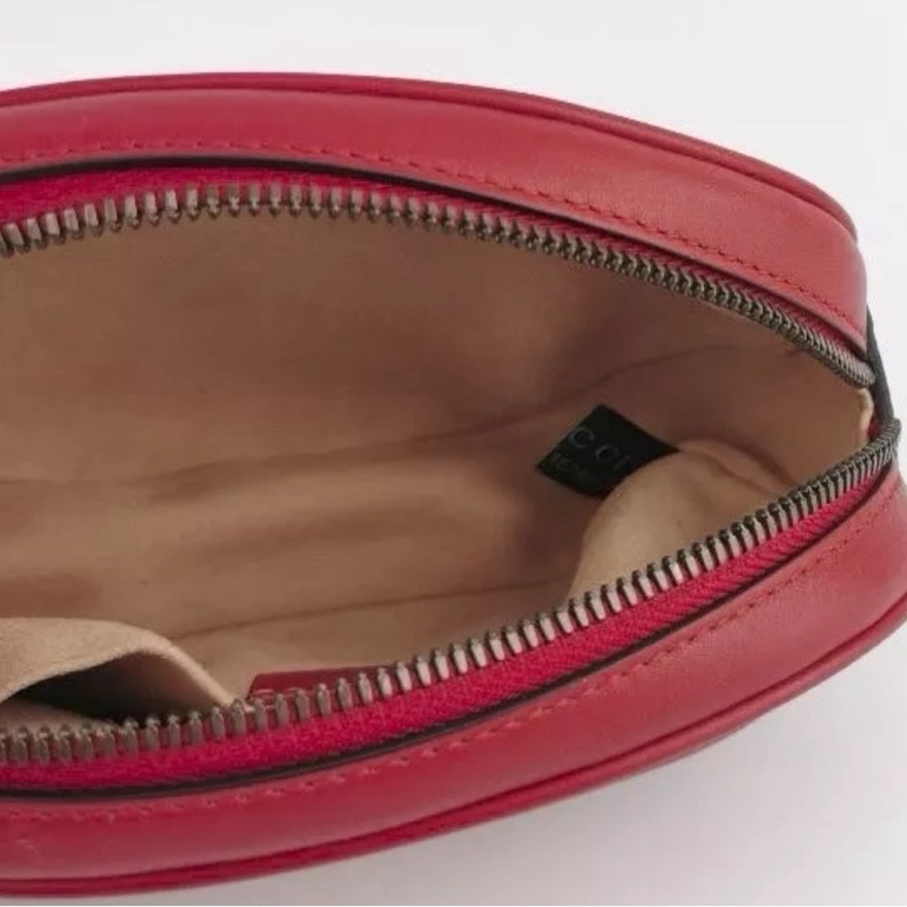 Gucci Red Chevron Matelassé Oval Belt Bag with Gold GG - Picture 5 of 10